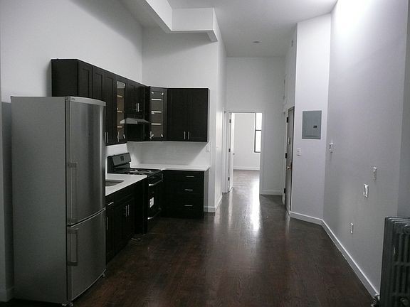 2nd image of 886 Franklin Ave #3L