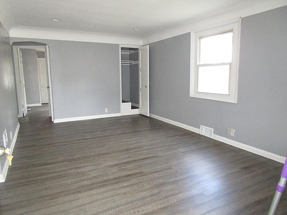 3rd image of 7899 Sunfield Dr