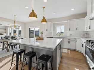 12413 Fenwick St, Papillion, NE 68046