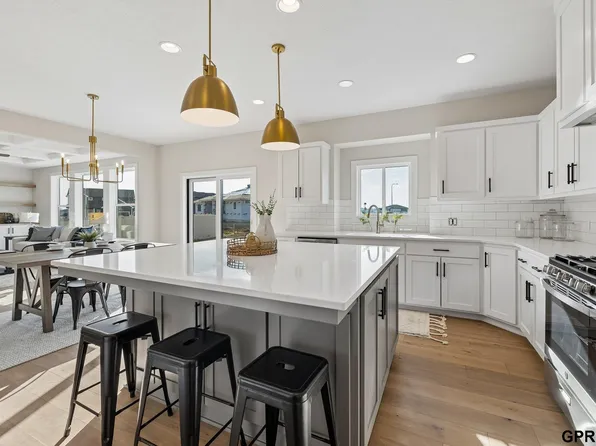 12413 Fenwick St, Papillion, NE 68046