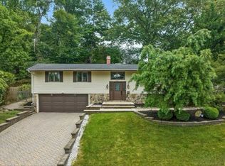 442 Wildwood Rd, Northvale, NJ 07647