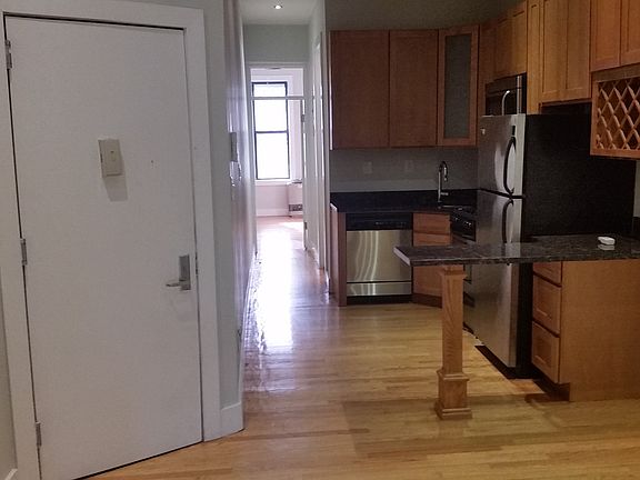 5th image of 215 Maujer St APT 1L