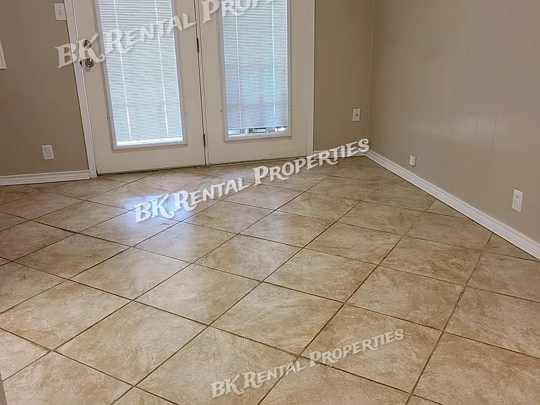 1108 N 3rd St — Photo 8