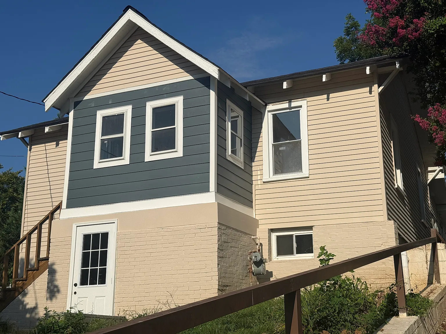3 bed, 1260 sqft, $3,050 — Photo 1