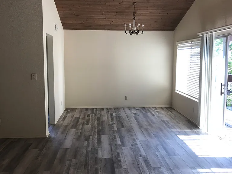 2112 Pullman Ln — Photo 5