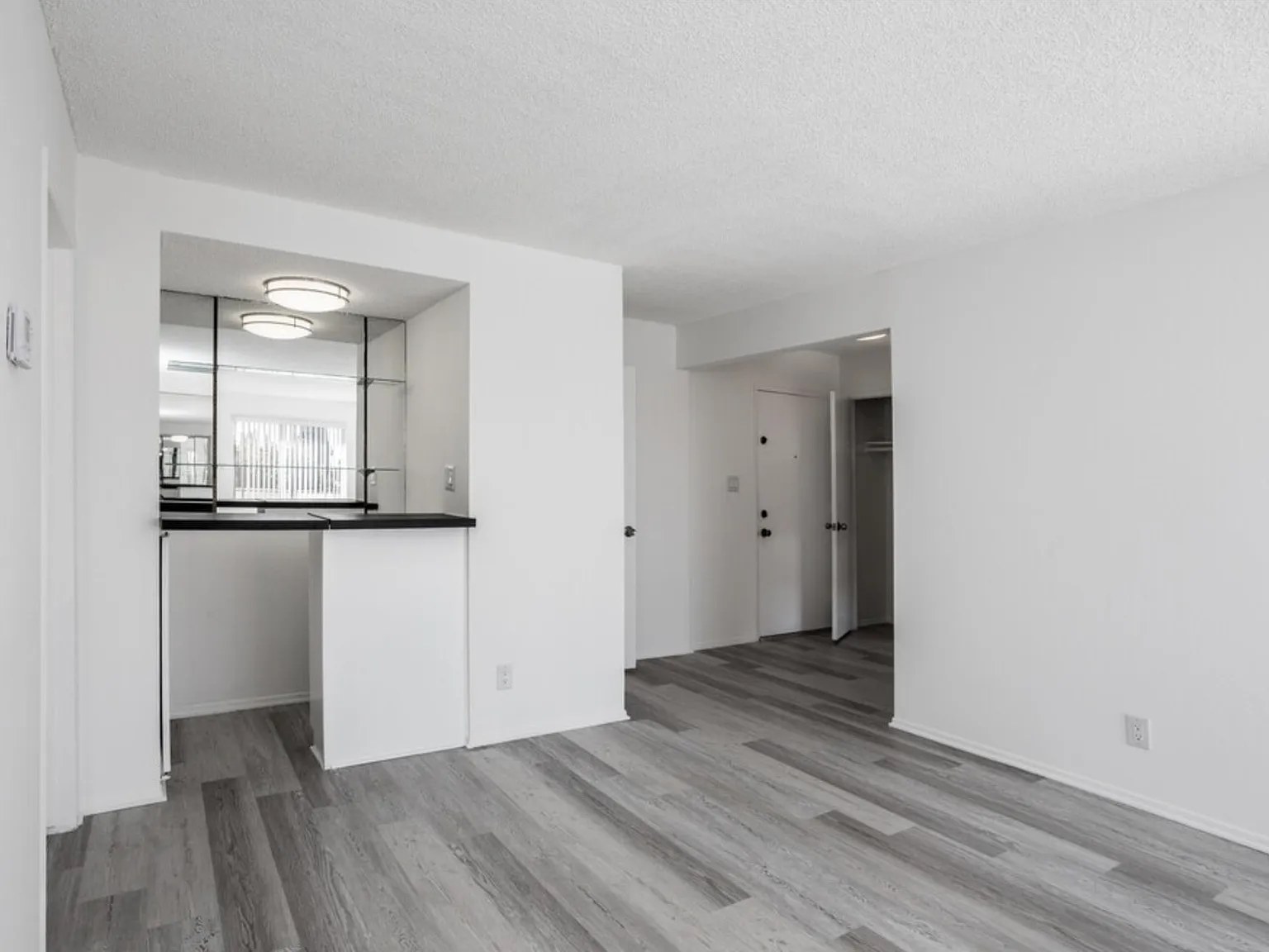 The Dracena Apts — Photo 2