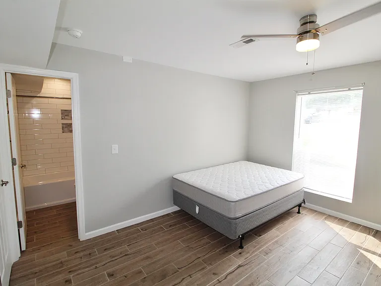 1360 Hunters Rd #D — Photo 8