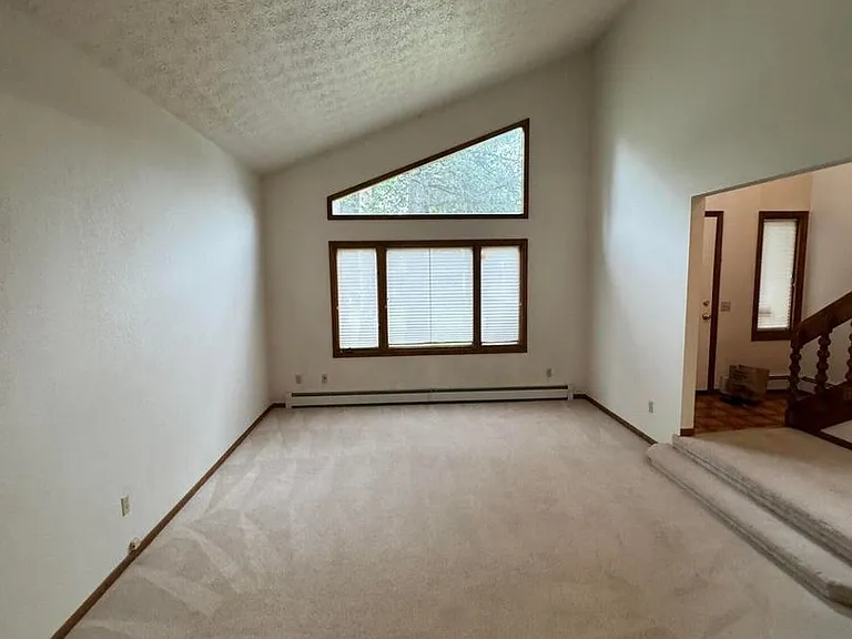 13710 Vern Dr — Photo 5