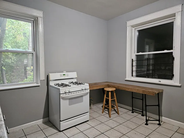 921 W 54th Pl #1F — Photo 7
