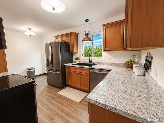 4th image of 103 S College St