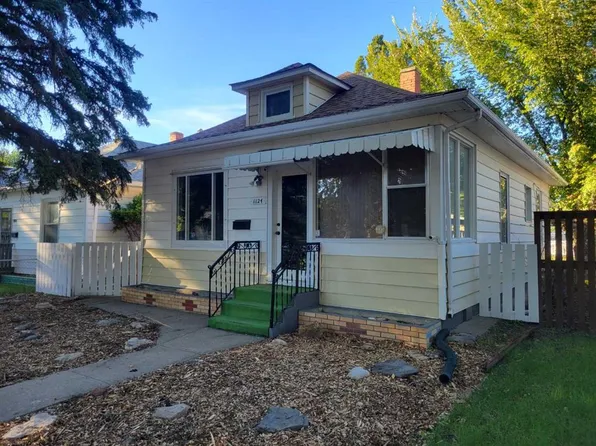 1124 S Balmoral St SE, Medicine Hat, AB T1A 0X6