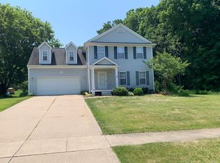 74 Fox Meadows Ct, Howell, MI 48843