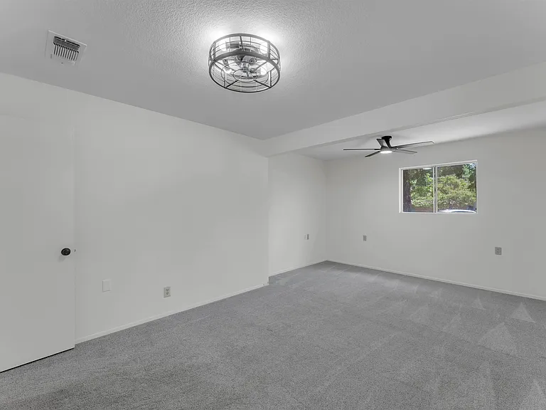 1803 Bluebonnet Ln — Photo 21