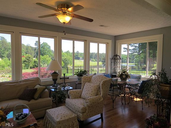 4th image of 607 Sugar Hill Ct SE
