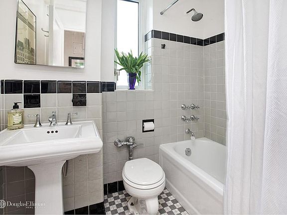 4th image of 160 7th Ave #714