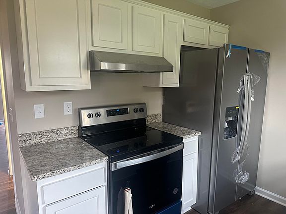 3rd image of 302 Remington Ct