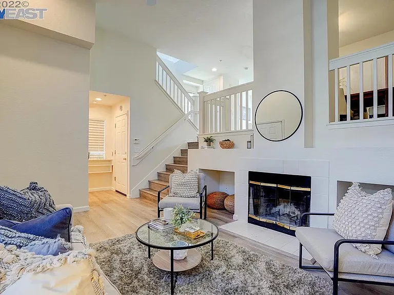 203 Swan Ct #203 — Photo 5