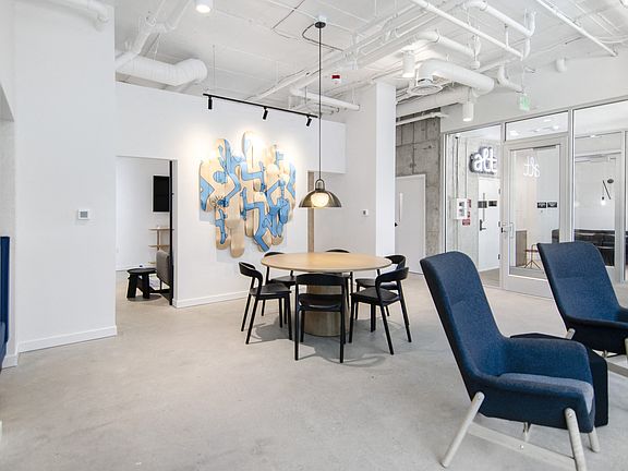 Enjoy the common area with tables and chairs at Alt Capitol Hill.