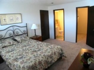 8532 Granville Pkwy APT 811, La Vista, NE 68128