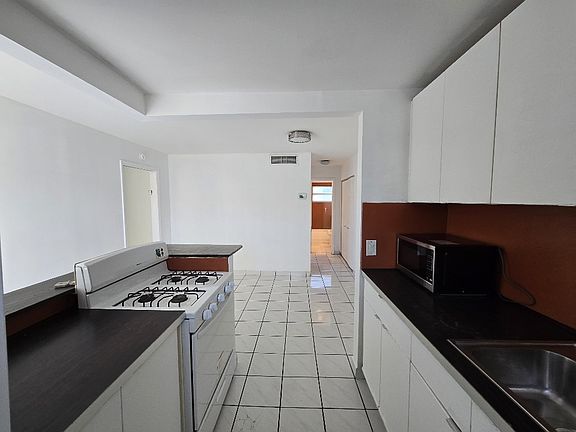 4th image of 631 Jefferson Ave APT 303