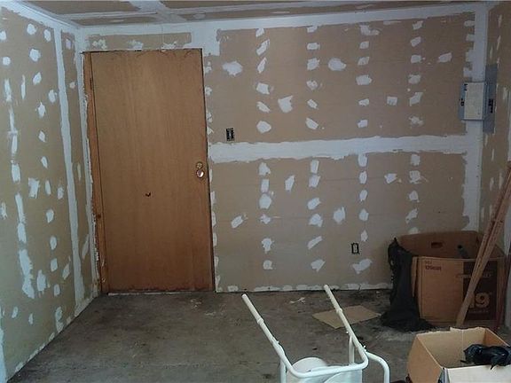 3rd image of 3663 Bishop Way