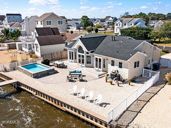 2nd image of 673 Bayview Drive