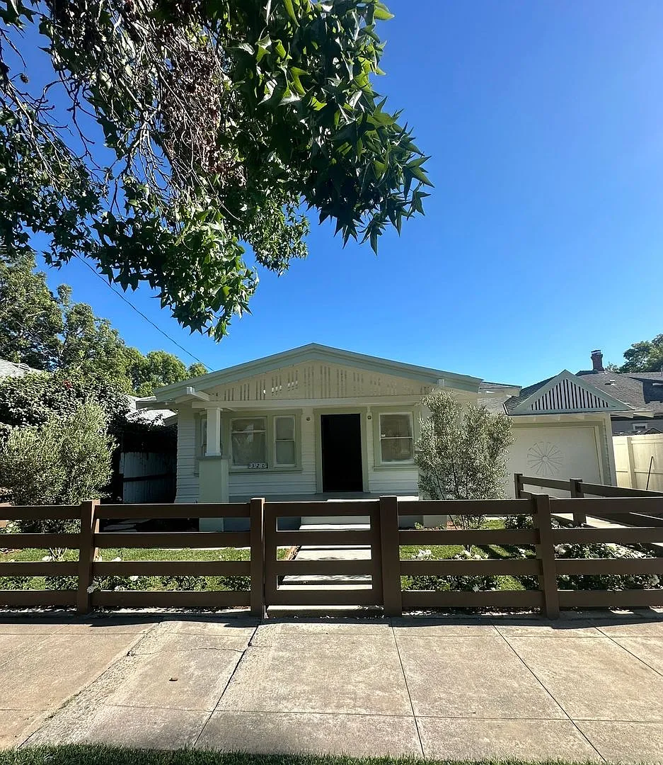 320 E. Maple Ave — Photo 1