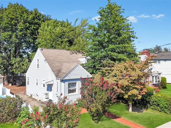 252 Lexington Avenue, West Hempstead, NY 11552