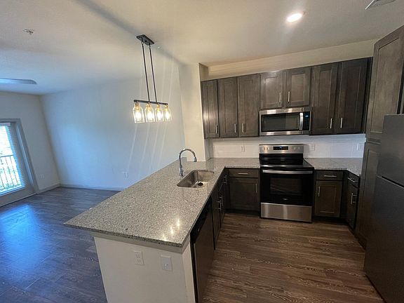 5th image of 1405 Montopolis Dr