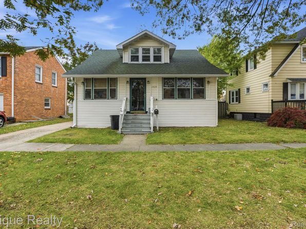 1424 19th St, Port Huron, MI 48060