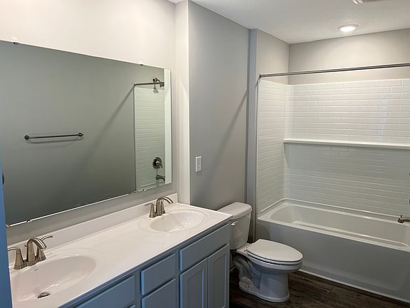 5th image of 2395 Larkspur Ln