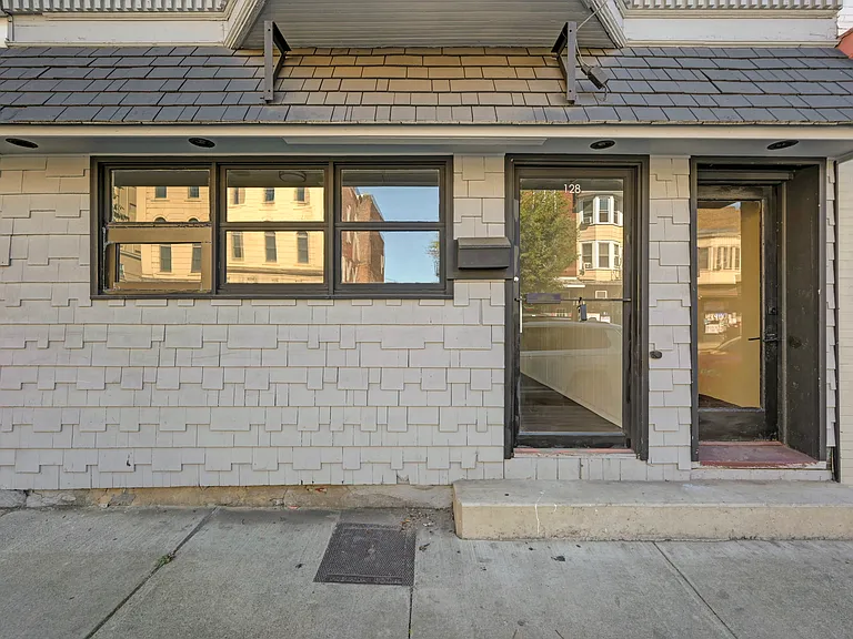128 E Broad St #B — Photo 3