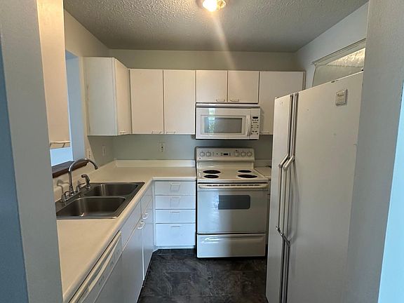 5th image of 244 Macenroe Dr