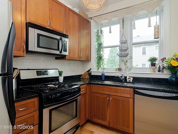 4th image of 2456 N Washtenaw Ave APT 1