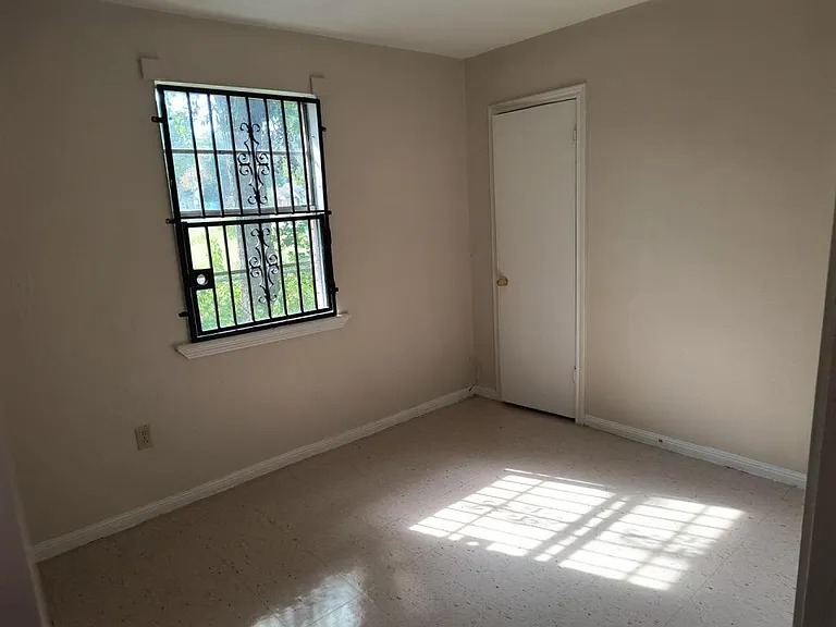 1332 Stilt St — Photo 5