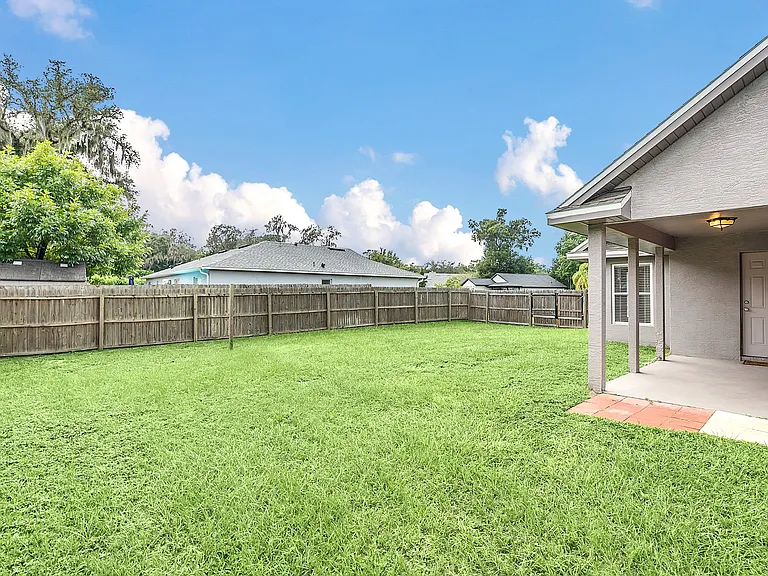1422 Saffron Trl — Photo 30