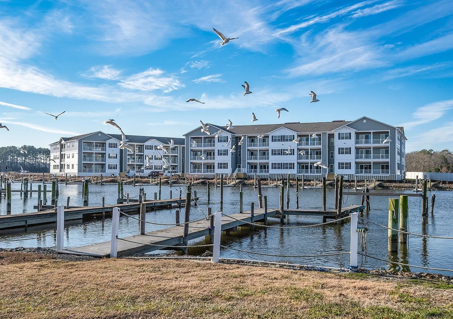 Waterfront- Year Round Community! — Photo 1