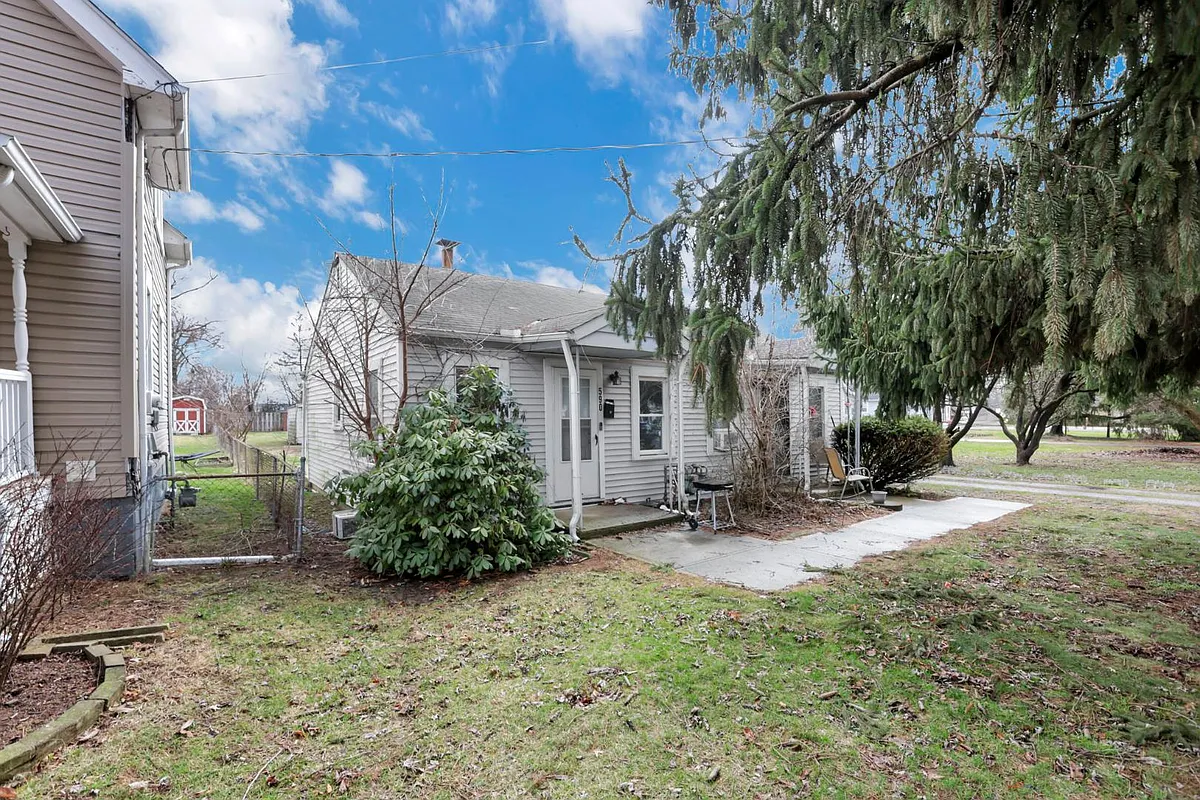 Unit Photo - 590-592 Robinwood Ave #590