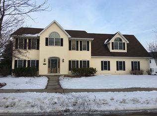 4810 N Waterford Dr, Appleton, WI 54913