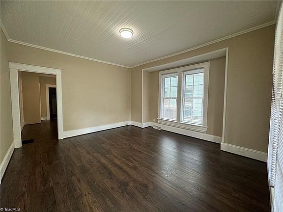 4th image of 1312 Grove St