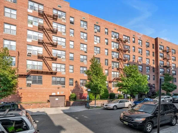 425 East 26th Street 6J image 16 of 16
