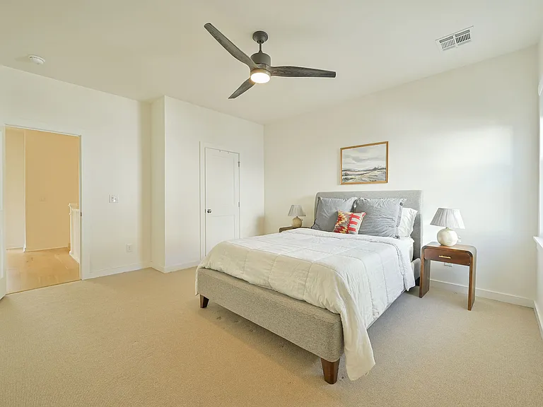 1300 N Blackwelder Ave — Photo 38