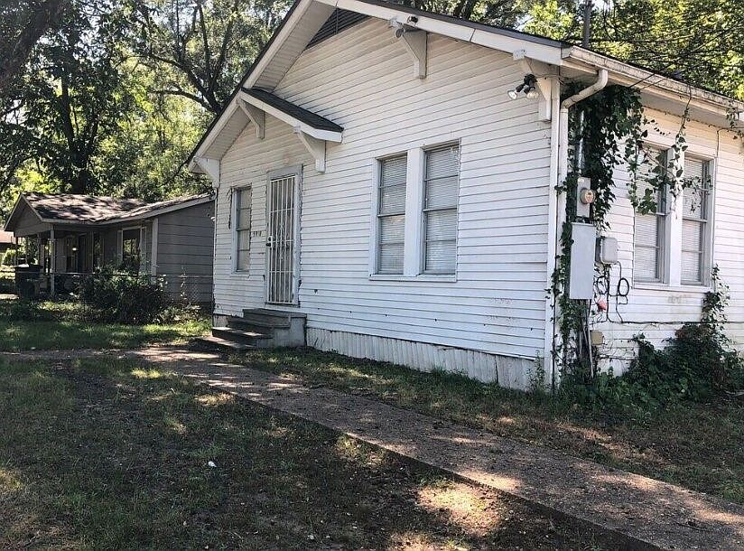 1st image of 5918 Henderson Ave