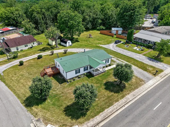900 S Mountain St, Smithville, TN 37166