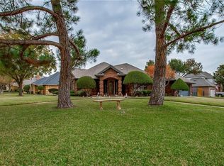 400 Shadow Wood Ln, Hurst, TX 76054