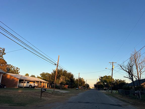 4th image of 216 W Hugo St
