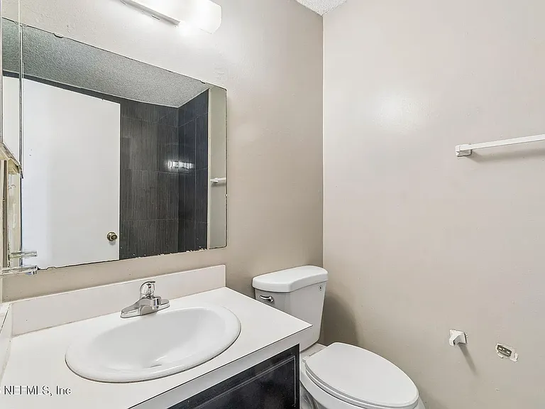 7684 Jana Ln S — Photo 3