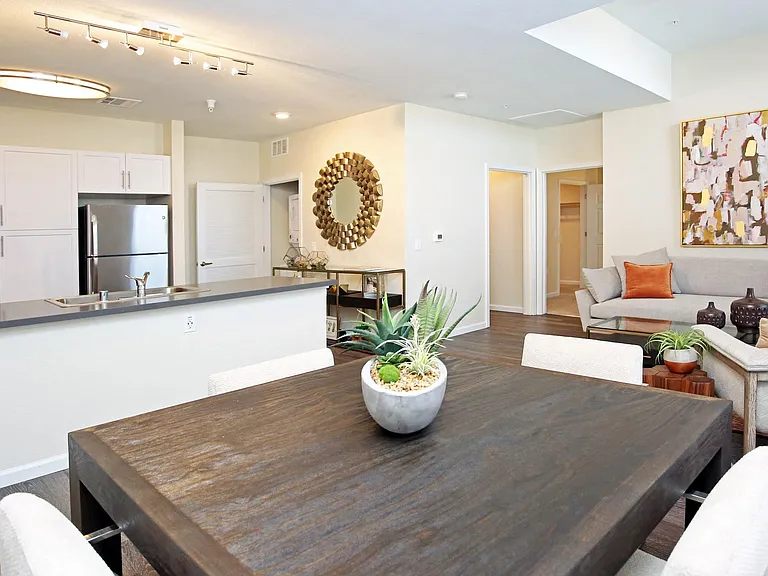 VASARI LUXURY APARTMENT HOMES — Photo 14