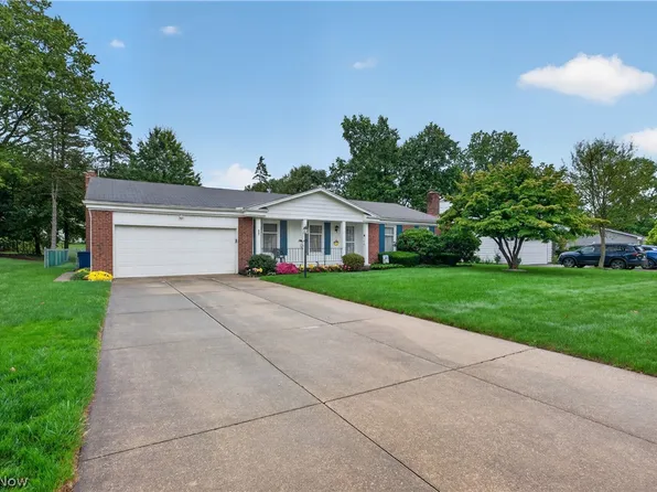 467 Green Meadow Dr, Tallmadge, OH 44278