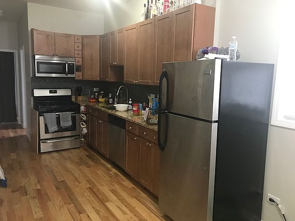 3rd image of 2048 W Washington Blvd